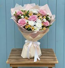 Букет цветов из:  Гвоздики, Орхидеи и Розы в Первомайском Республика Дагестан