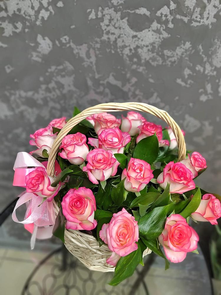 Цветочная композиция из Розы в корзине в Первомайском Республика Дагестан