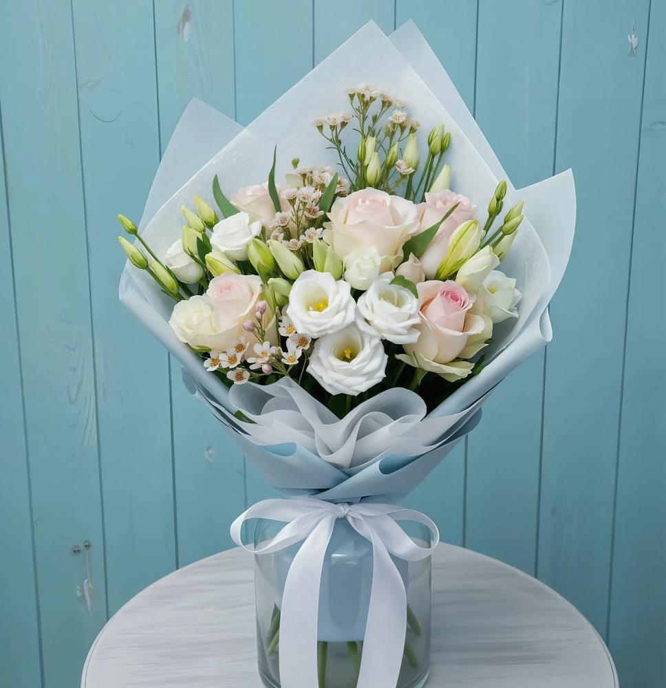 Букет цветов из: Розы и Лизиантусы в Первомайском Республика Дагестан