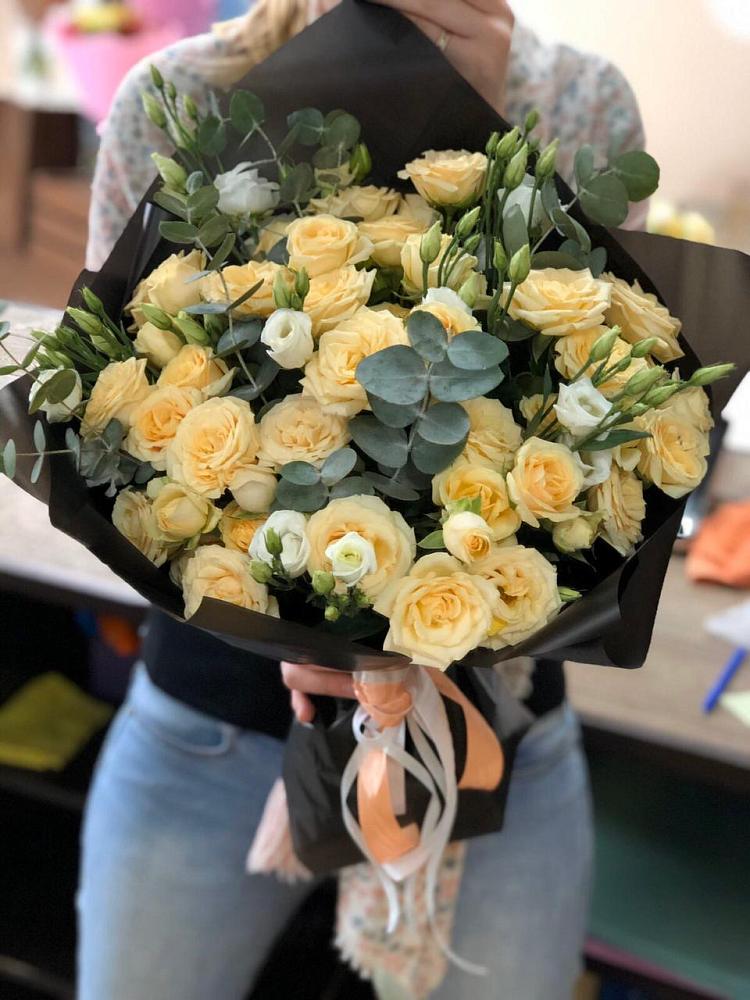 Букет цветов из: Розы и Лизиантусы в Первомайском Республика Дагестан