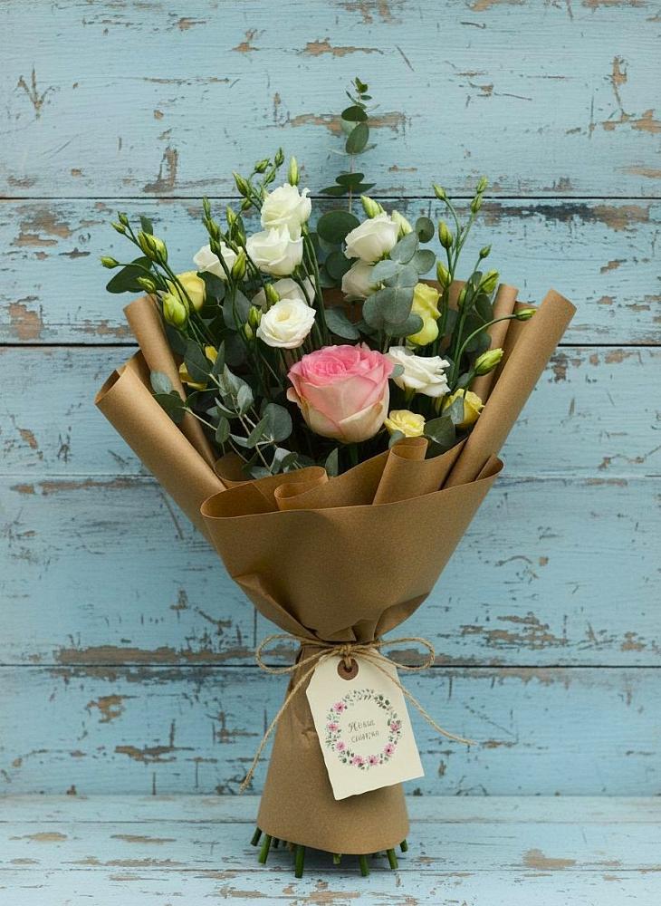 Букет цветов из: Розы и Лизиантусы в Первомайском Республика Дагестан