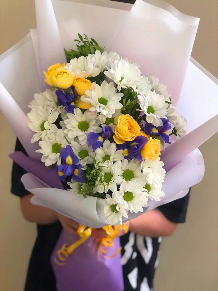 Букет цветов из: Ирисы, Хризантемы и Розы в Первомайском Республика Дагестан