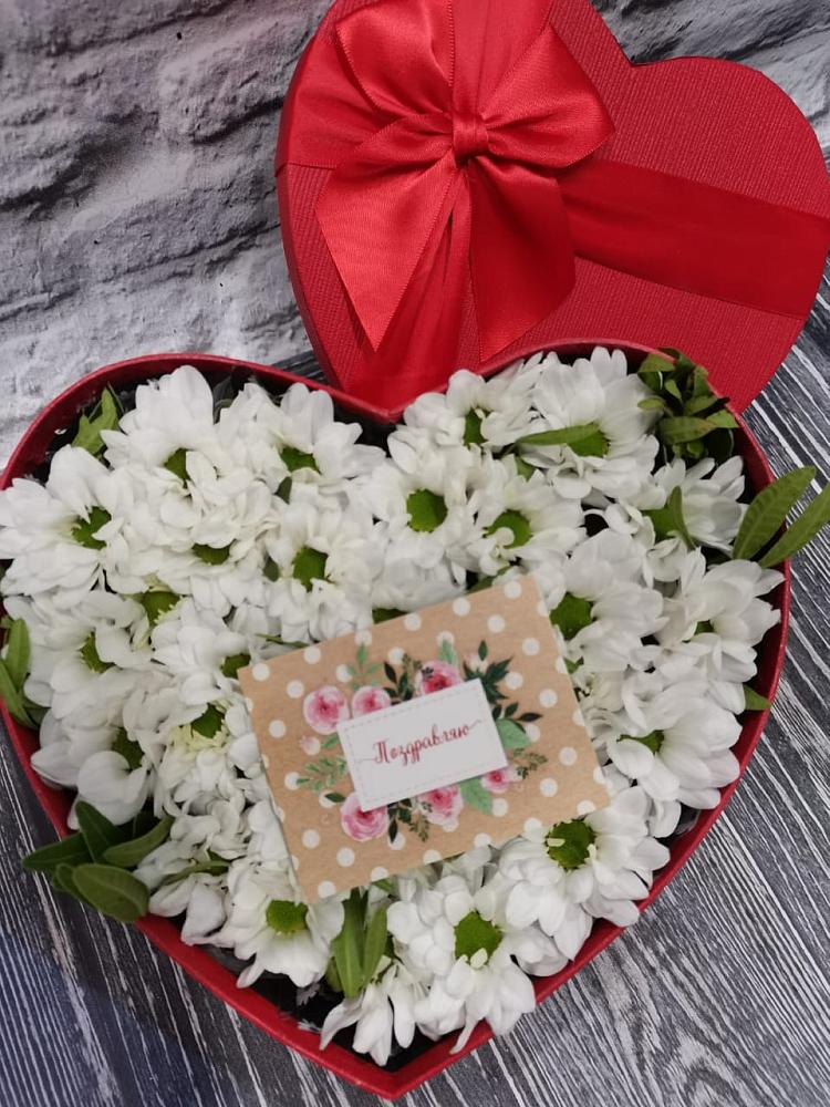 Цветочная композиция из Хризантемы в виде сердца в Первомайском Республика Дагестан