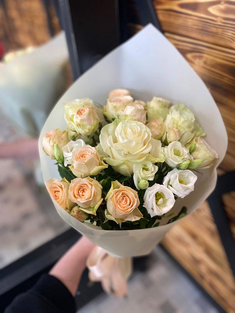 Букет цветов из: Розы и Лизиантусы в Первомайском Республика Дагестан